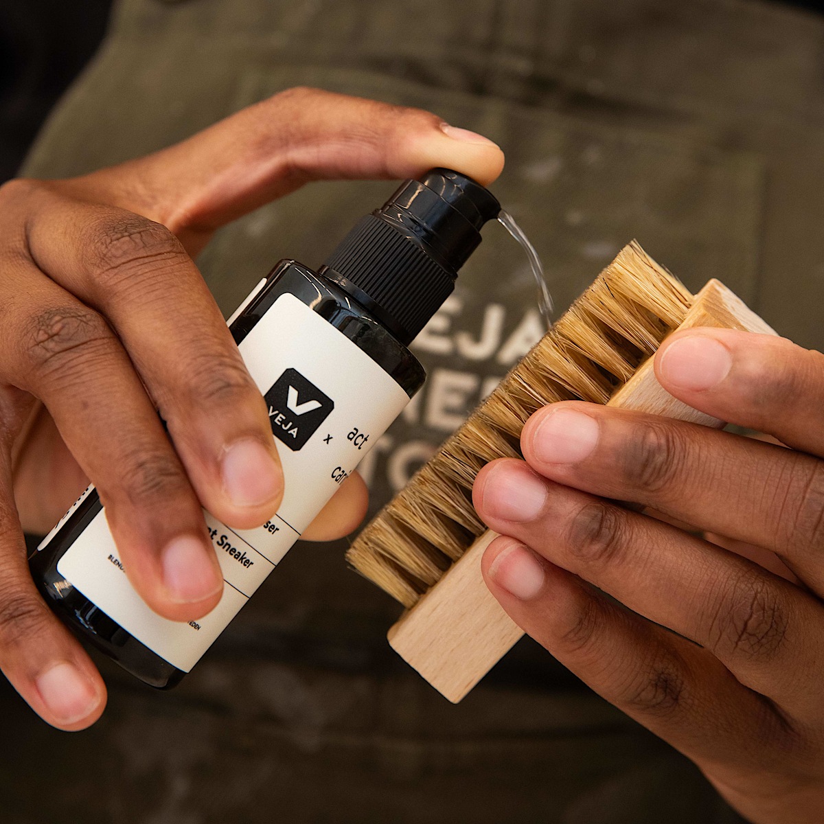 SNEAKER CARE KIT VEJA X ACT OF CARING - Image 3