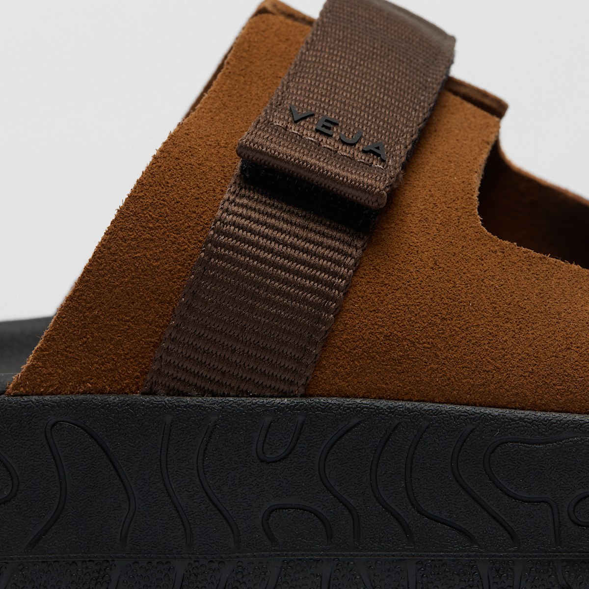 ARPOADOR SUEDE COGNAC EAGLE BLACK - Image 3