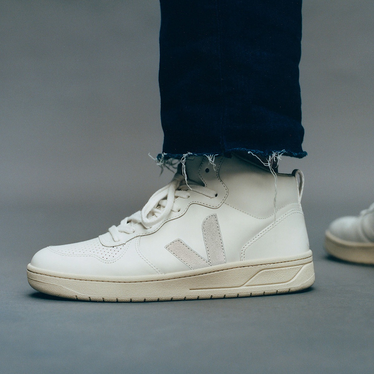 V-15 LEATHER WHITE - Image 4