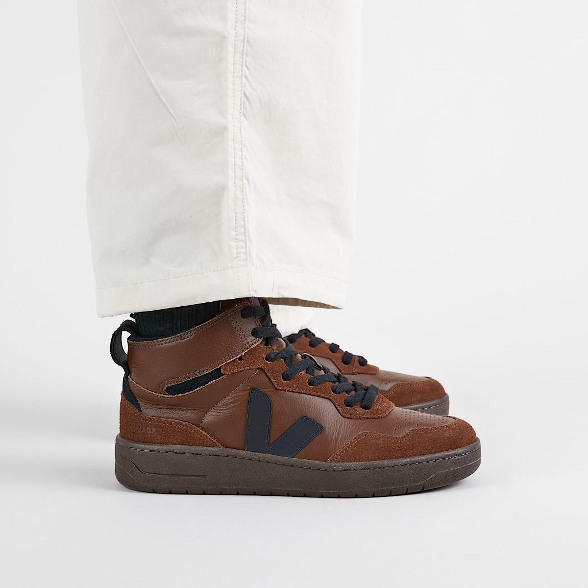 V-95 LEATHER WALNUT BLACK - Image 4