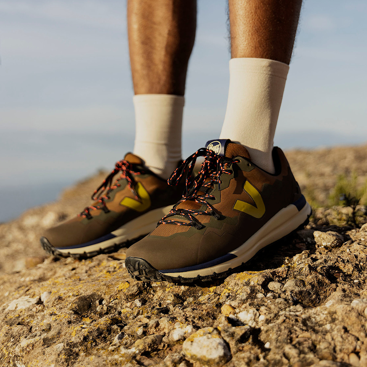 FITZ ROY TREK-SHELL VEJA X BUFF® TERRA LIQUOR - Image 4