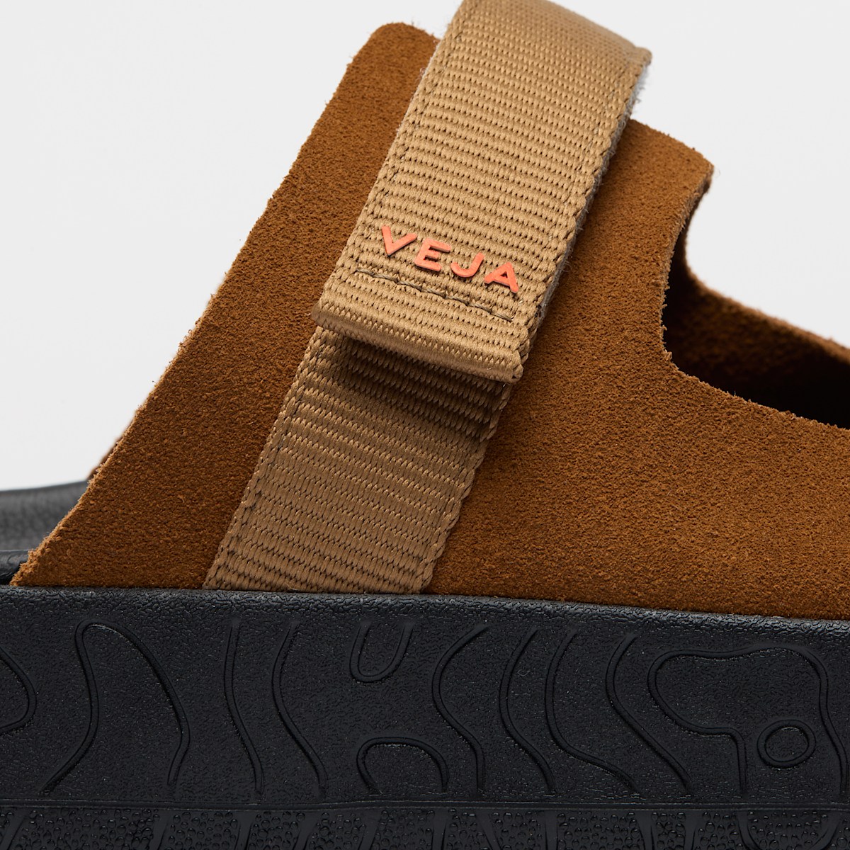ARPOADOR SUEDE VEJA X HOMECORE COGNAC TENT BLACK - Image 3